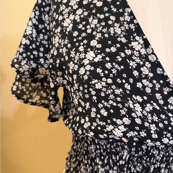 Altar'd State Black and White Floral Blouse - Picture 2 of 8